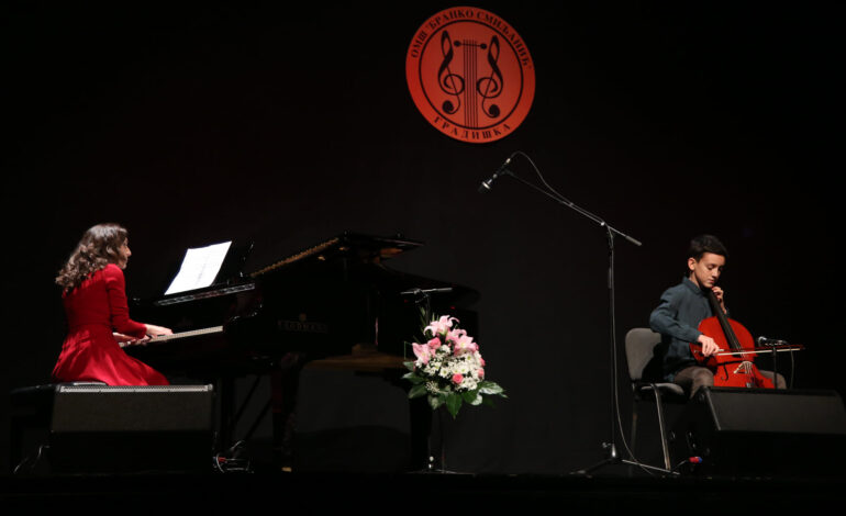  Основна музичка школа „Бранко Смиљанић“ јуче је одржала интерни час у великој сали Културног центра.
